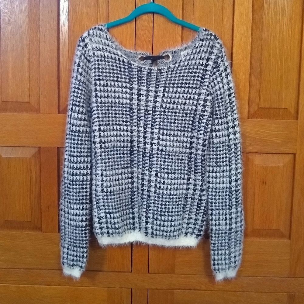 Ava Couture black & white houndstooth pattern eyelash knit super soft sweater